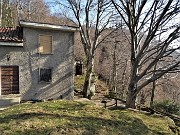 21 Il sentiero prosegue sul lato dx della cascina